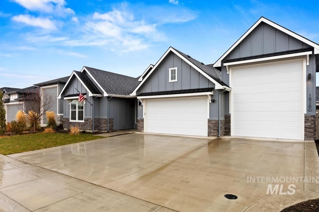 Photo of 18280 N Tulip Ave, Nampa, ID 83687 (MLS # 98975594)