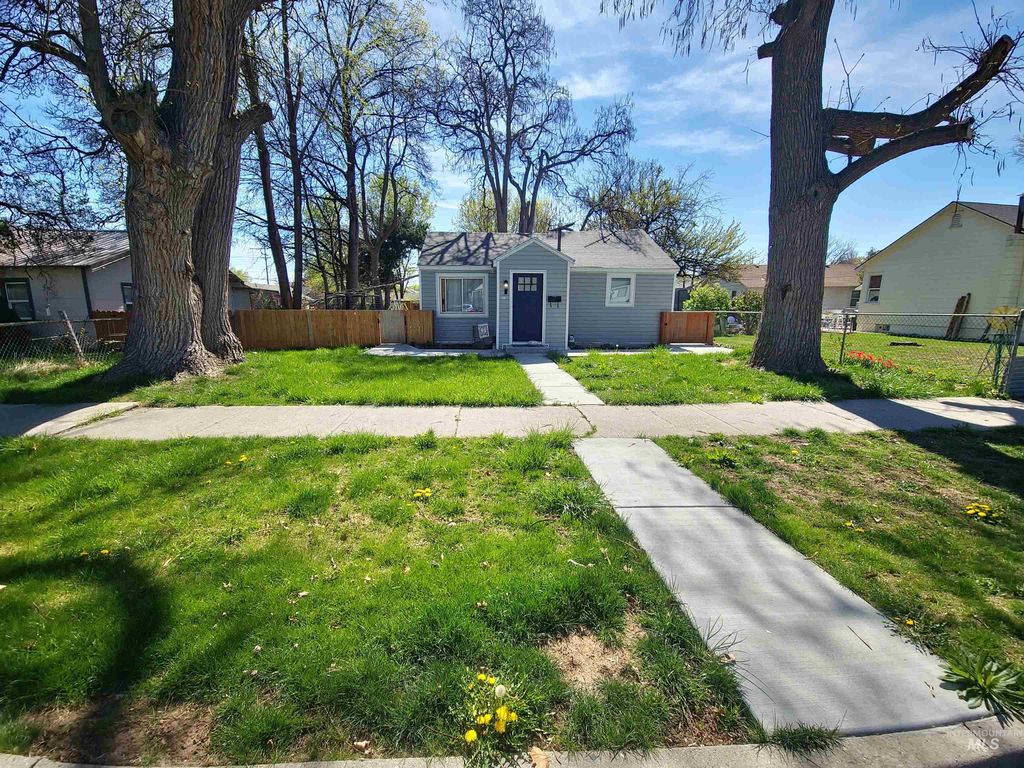 Photo of 316 S 21st Ave, Nampa, ID 83651 (MLS # 98981316)
