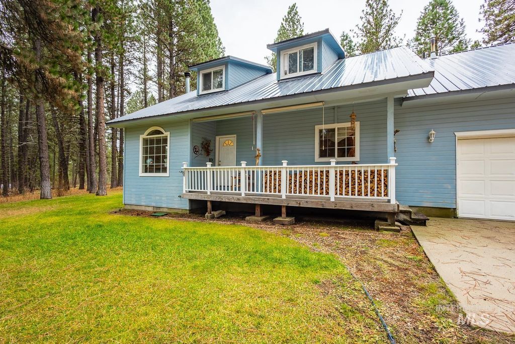 Photo of 42 Hiatt Cir, Idaho City, ID 83631 (MLS # 98967869)