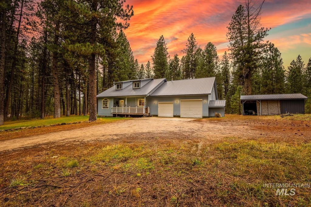 Photo of 42 Hiatt Cir, Idaho City, ID 83631 (MLS # 98967869)