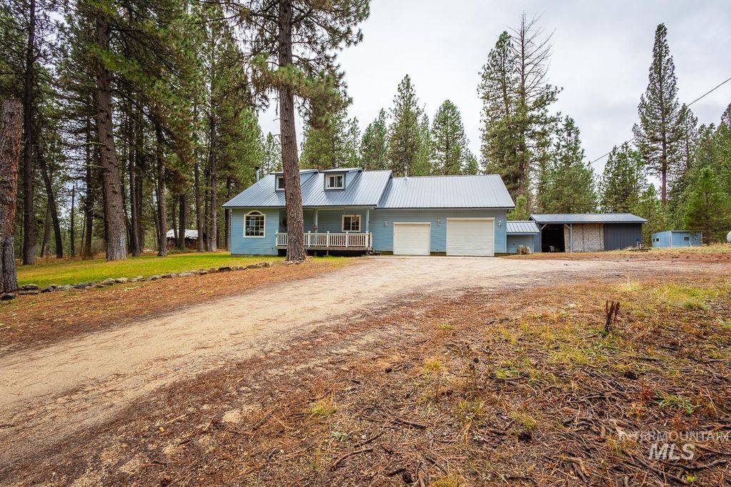Photo of 42 Hiatt Cir, Idaho City, ID 83631 (MLS # 98967869)