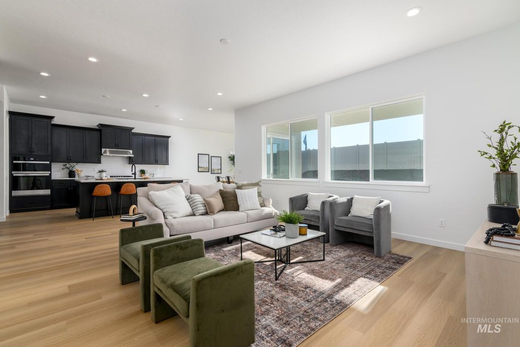 Photo of 313 Crafts St, Caldwell, ID 83607 (MLS # 98974650)