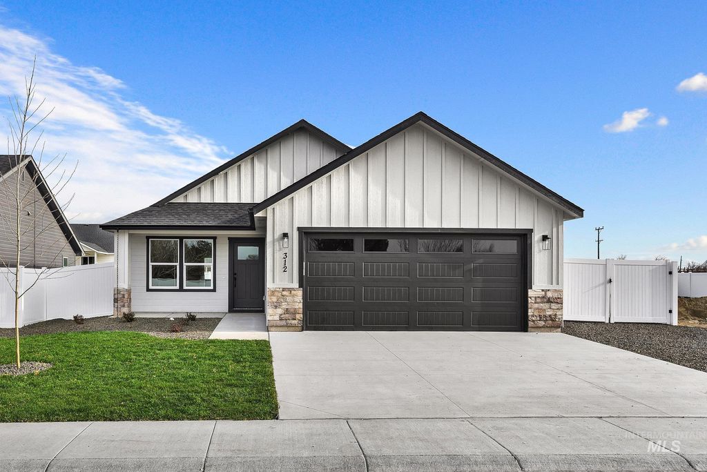 Photo of 312 N 11th St, Parma, ID 83660 (MLS # 98969188)