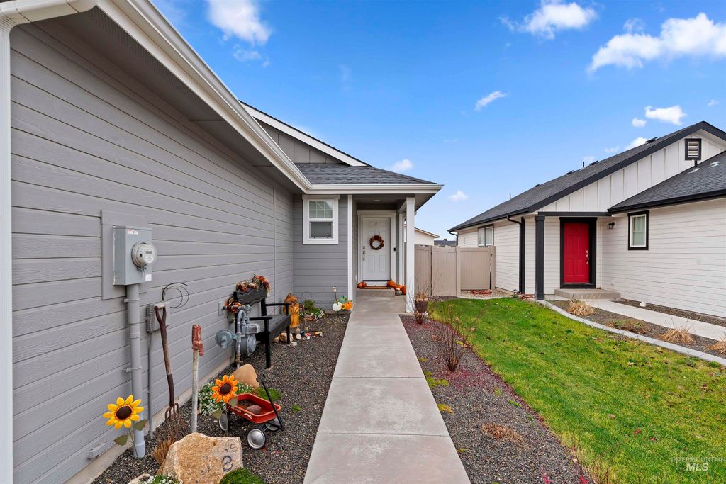 Photo of 819 N Baldner Point Pl, Nampa, ID 83651 (MLS # 98969471)