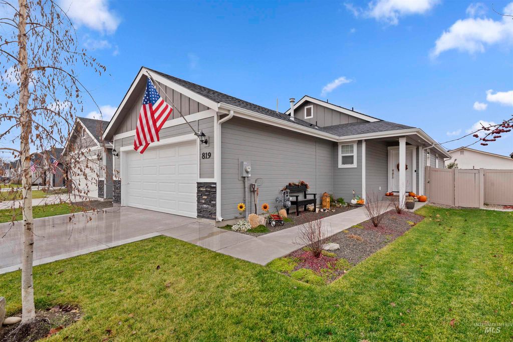 Photo of 819 N Baldner Point Pl, Nampa, ID 83651 (MLS # 98969471)
