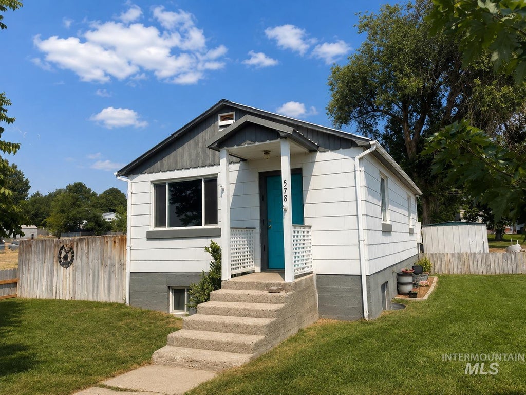 Photo of 578 E 4th Ave, Glenns Ferry, ID 83623 (MLS # 98997275)