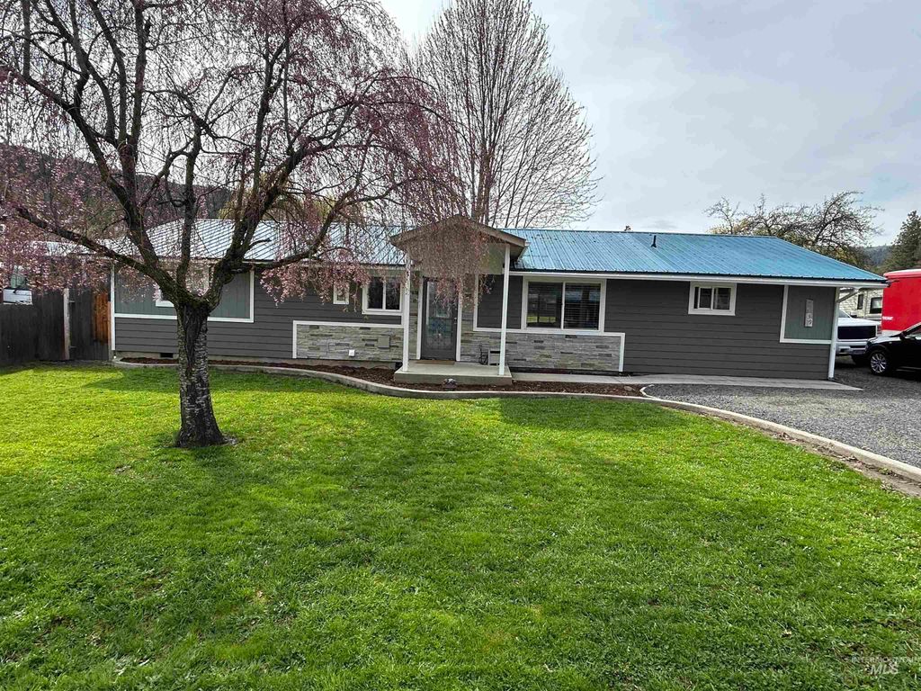 Photo of 139 119th Street, Orofino, ID 83544 (MLS # 98974147)