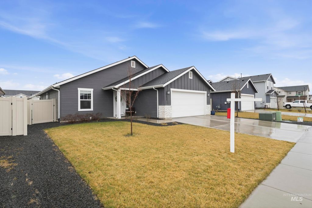 Photo of 10435 Rockaway Ridge St, Nampa, ID 83687 (MLS # 98976094)