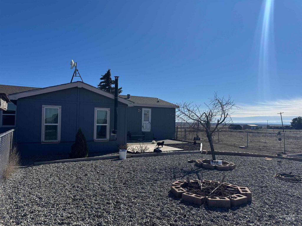 Photo of 1001 N 1250 East, Richfield, ID 83349 (MLS # 98976256)
