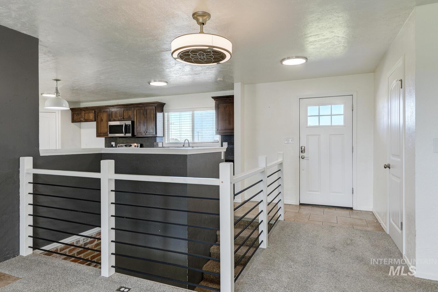 547 Ridge Dr