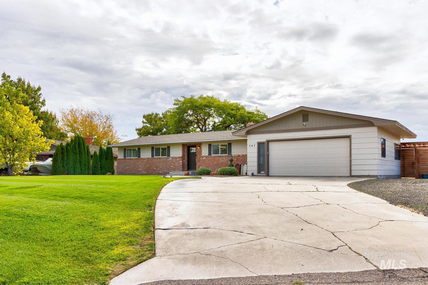 547 Ridge Dr