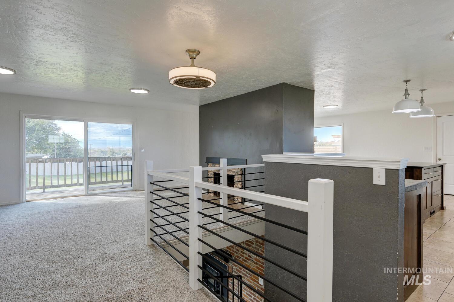 547 Ridge Dr
