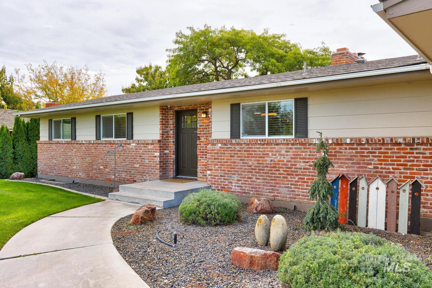 547 Ridge Dr