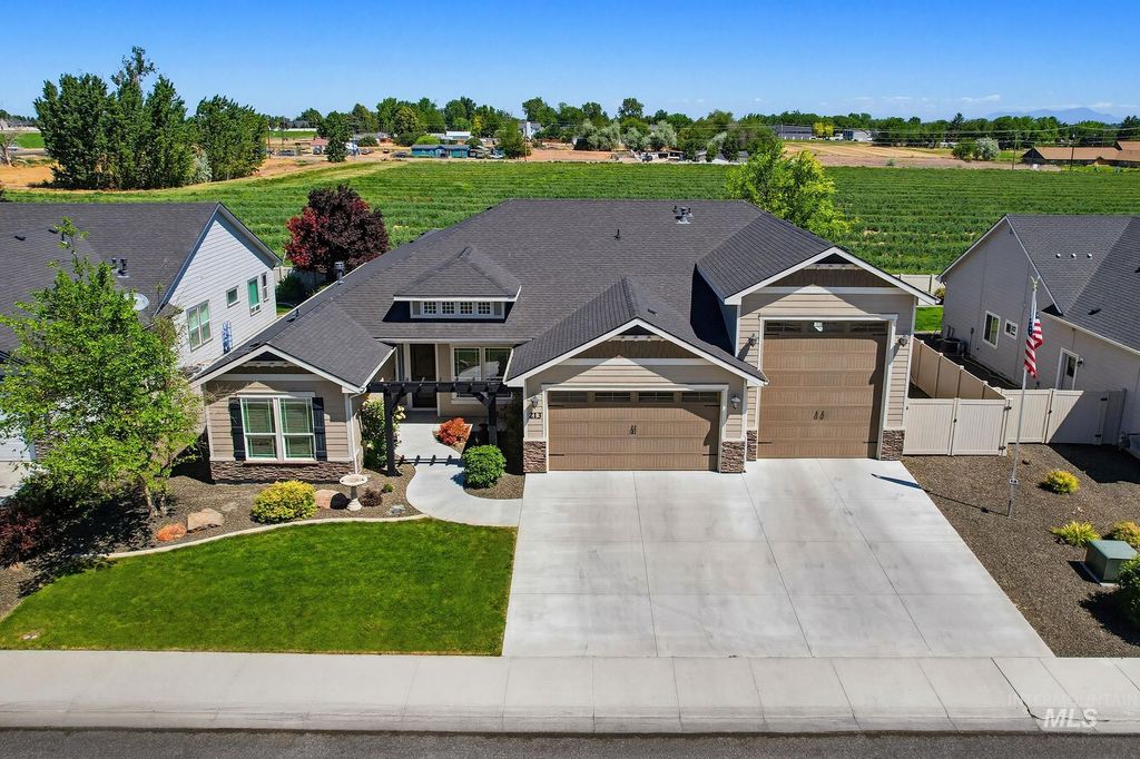 Photo of 213 Appalachian Street, Caldwell, ID 83607 (MLS # 98989543)