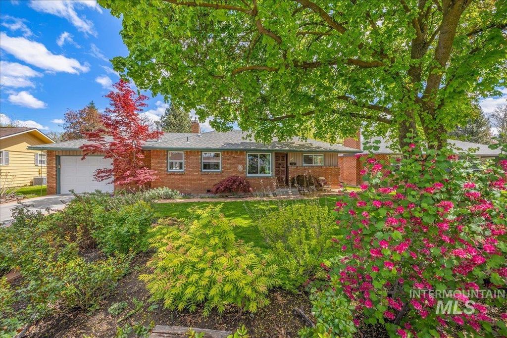 Photo of 1914 N Amber St, Boise, ID 83706 (MLS # 98982574)