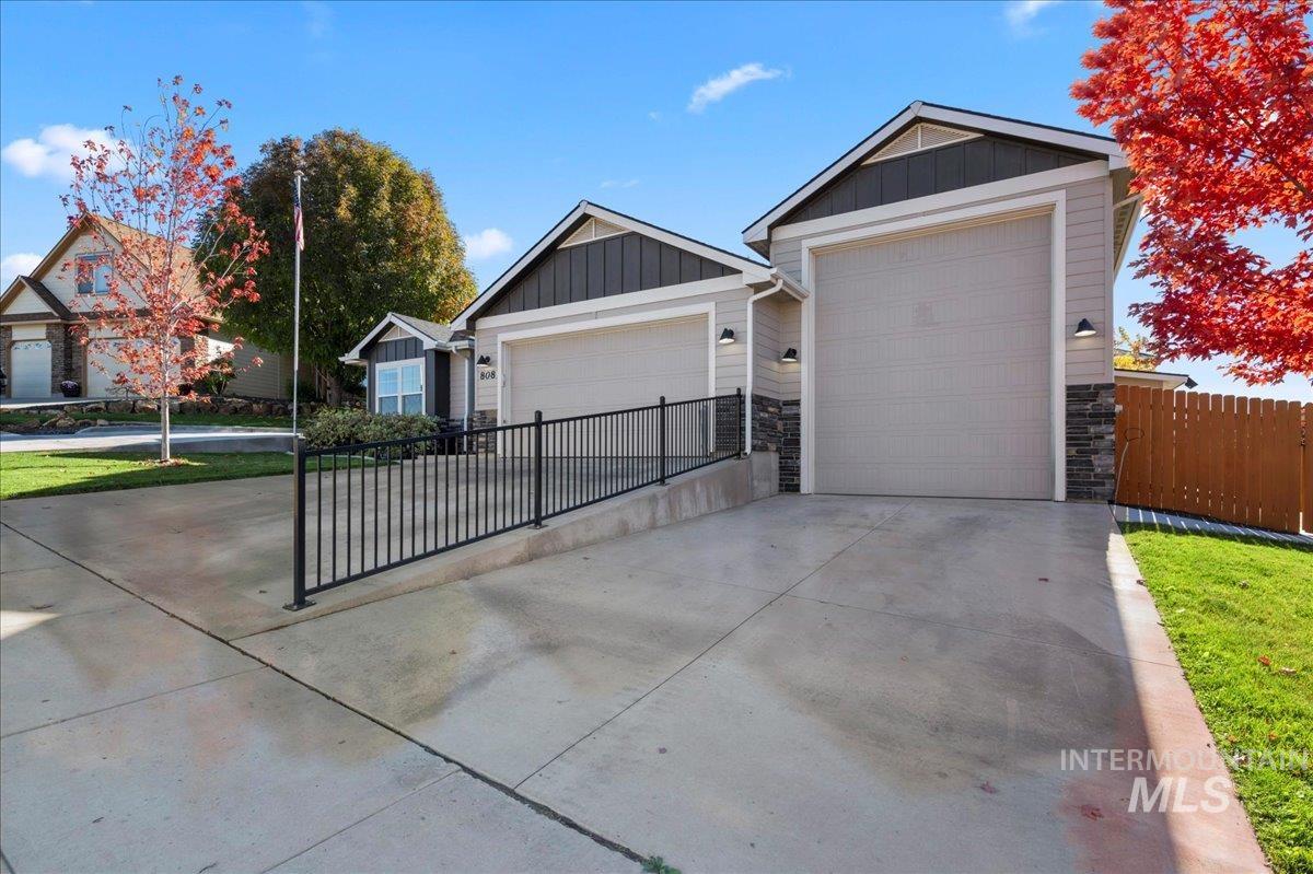 808 W. Trine Loop