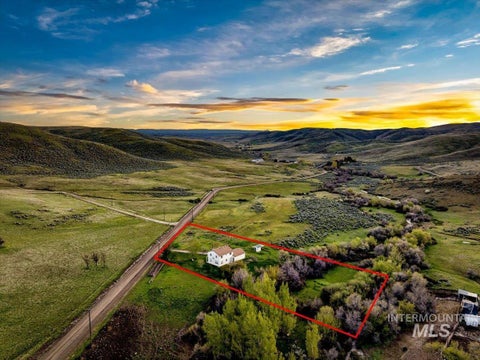 Photo of 6970 Pearl Rd, Eagle, ID 83616 (MLS # 99000298)