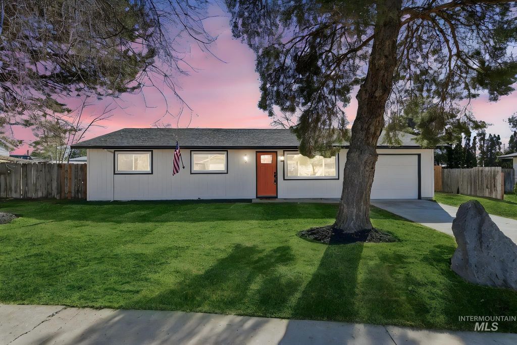 Photo of 563 W Trini St, Kuna, ID 83634 (MLS # 98973679)