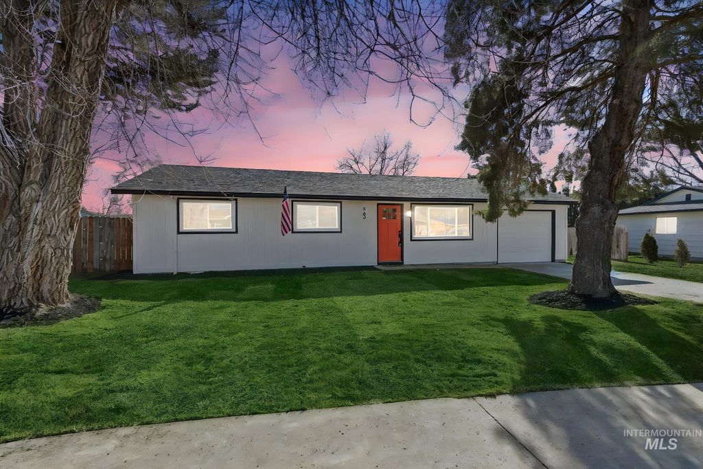 Photo of 563 W Trini St, Kuna, ID 83634 (MLS # 98973679)