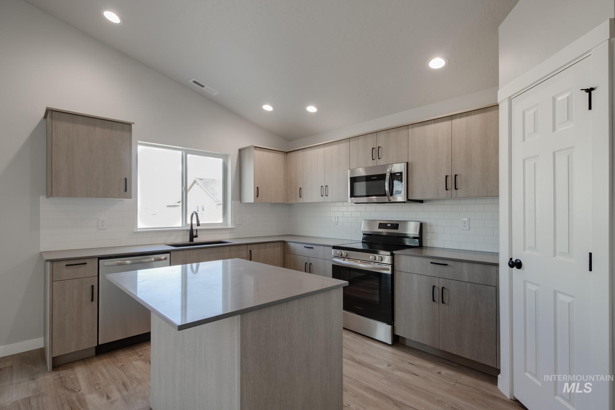 18467 N Monkshood Ave