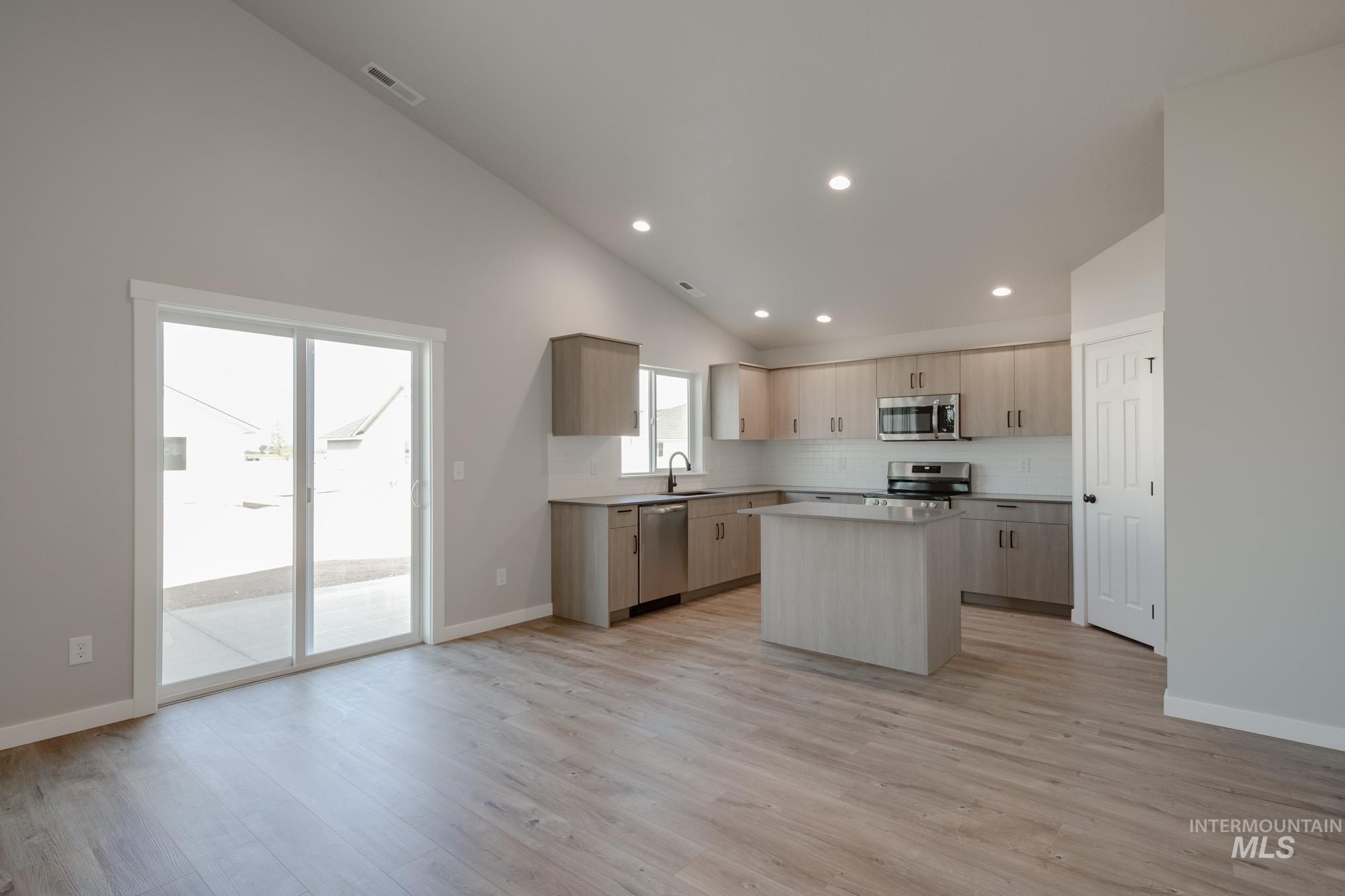 18467 N Monkshood Ave