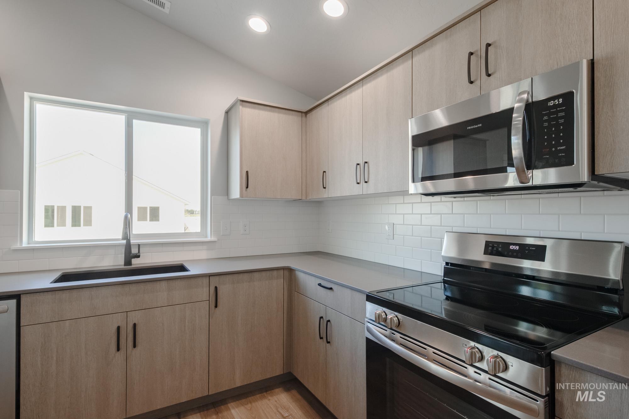 18467 N Monkshood Ave