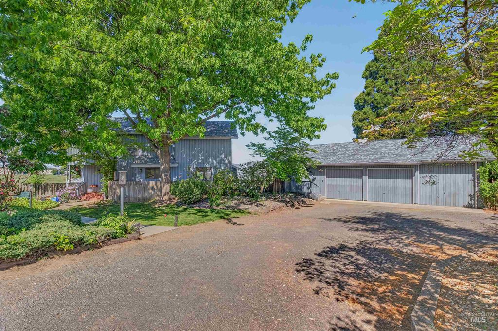 Photo of 2720 6th Street, Lewiston, ID 83501 (MLS # 98985891)