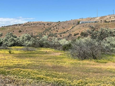 Photo of 510 Ontario Heights B Rd, Ontario, OR 97914 (MLS # 98949751)