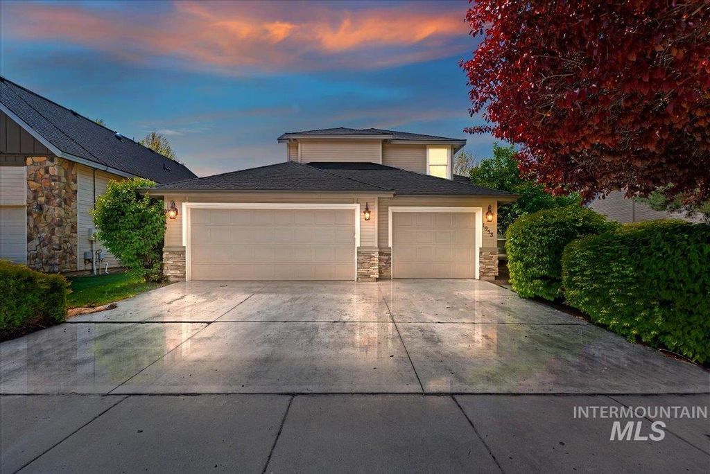 Photo of 1953 W Marten Creek Dr, Meridian, ID 83646 (MLS # 98984347)
