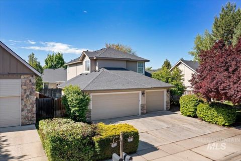 Photo of 1953 W Marten Creek Dr, Meridian, ID 83646 (MLS # 98984347)