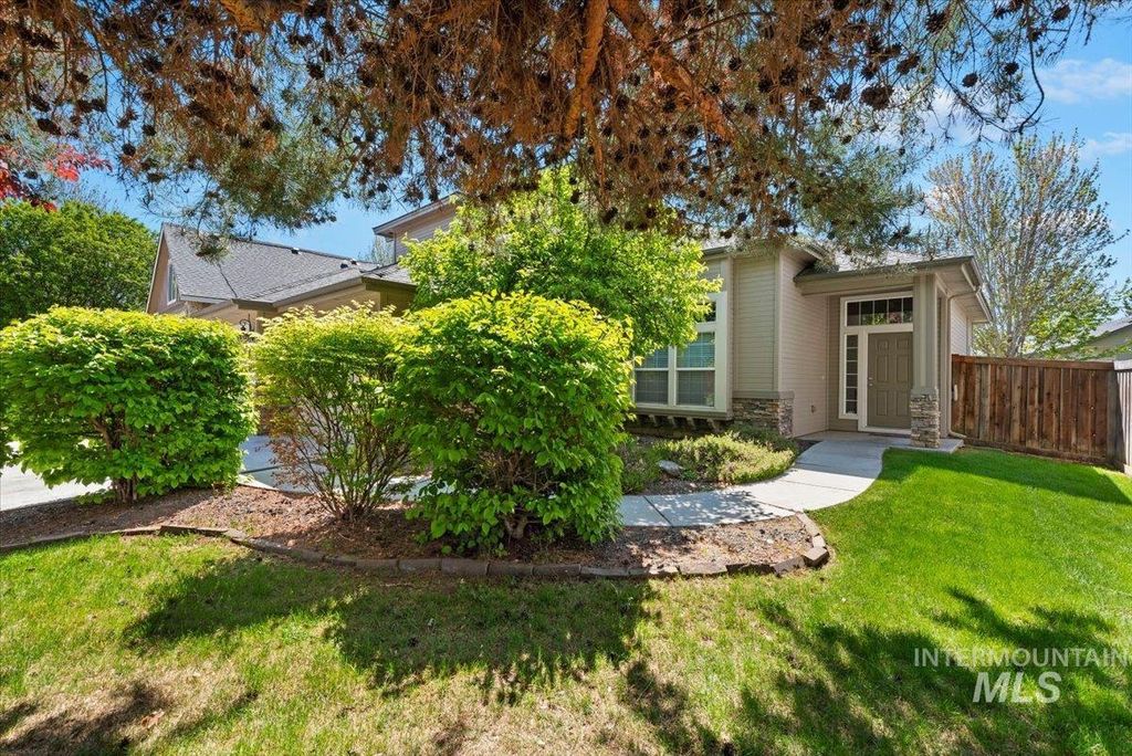 Photo of 1953 W Marten Creek Dr, Meridian, ID 83646 (MLS # 98984347)