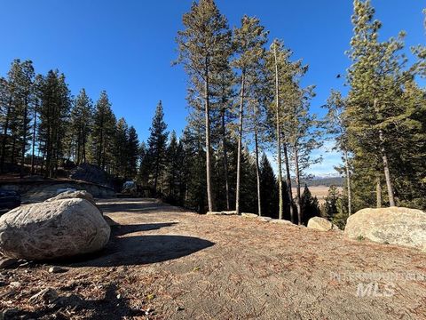 Photo of 28 Sarah Way, Cascade, ID 83611 (MLS # 98970474)