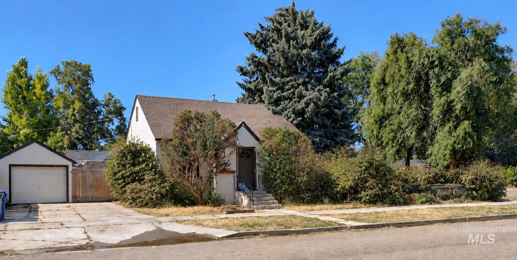 Photo of 403 E Lincoln Ave, Nampa, ID 83686 (MLS # 99001555)