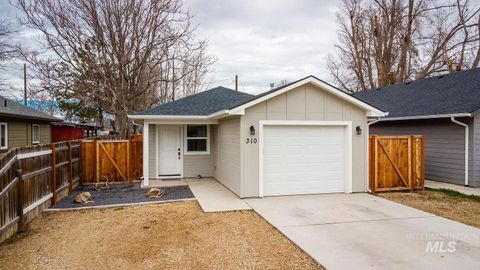 Photo of 310 W Owyhee Ave, Homedale, ID 83628 (MLS # 98976398)