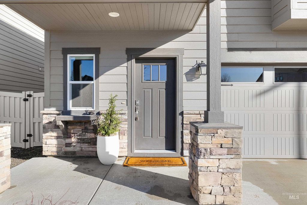 Photo of 6810 S Silver Spur Way, Boise, ID 83709 (MLS # 98973166)