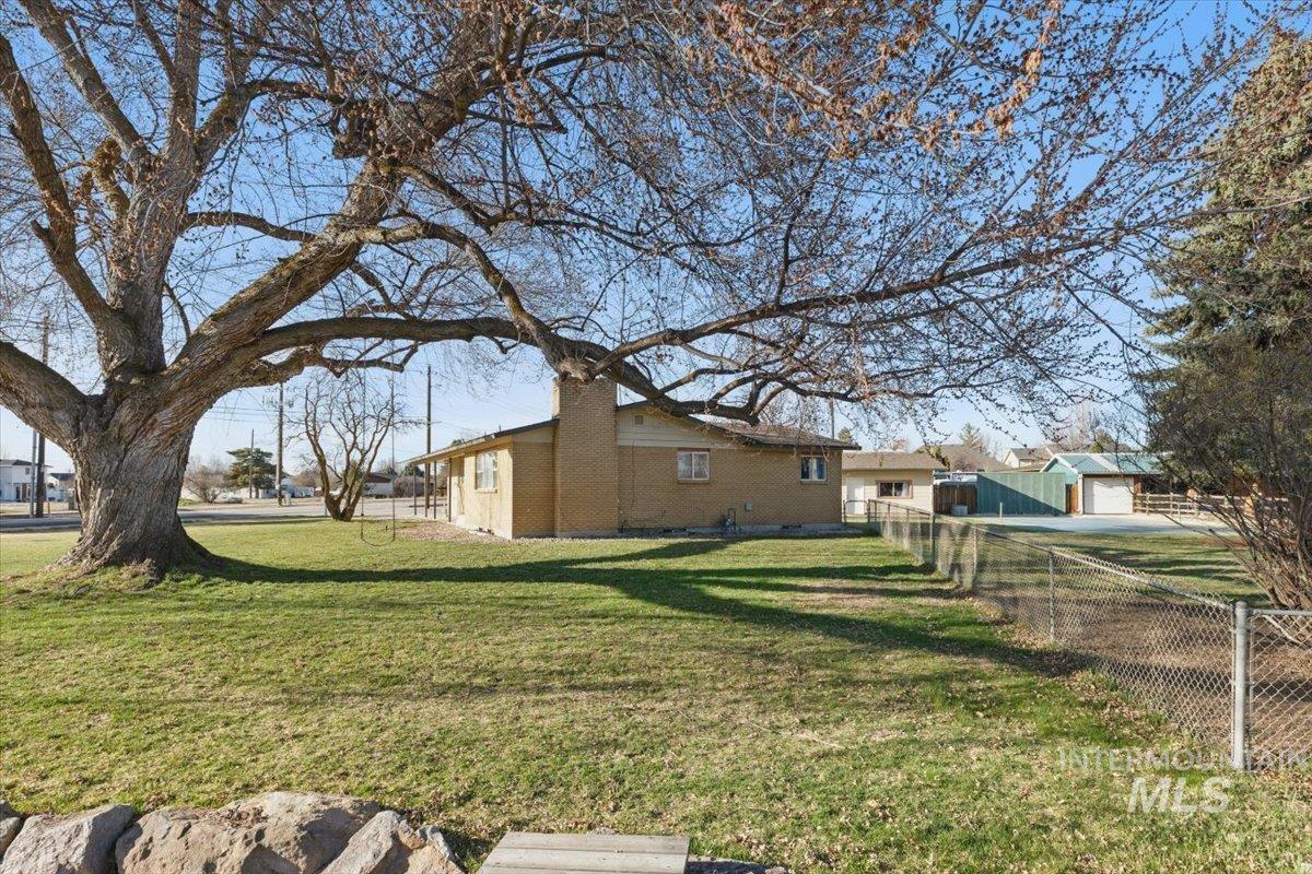 4320 N Locust Grove