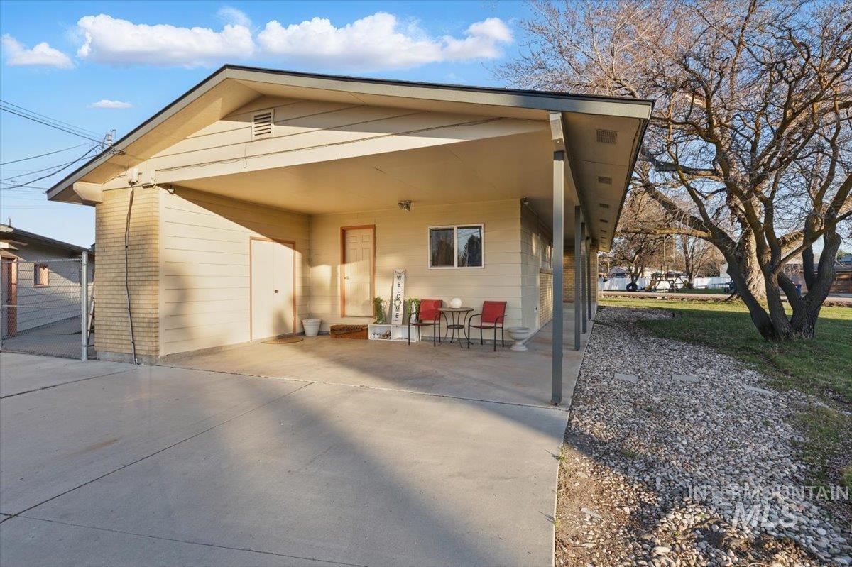 4320 N Locust Grove