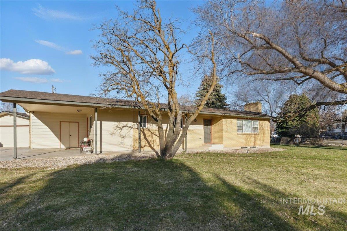 4320 N Locust Grove