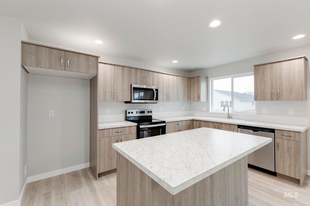 Photo of 3660 E Jamestown Dr, Nampa, ID 83686 (MLS # 98987188)