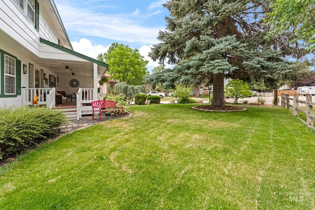 Photo of 1075 Teal Circle, Mountain Home, ID 83647 (MLS # 98949911)