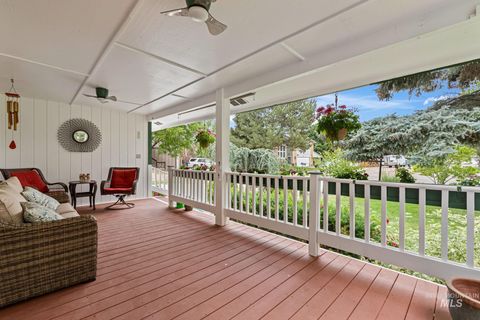 Photo of 1075 Teal Circle, Mountain Home, ID 83647 (MLS # 98949911)