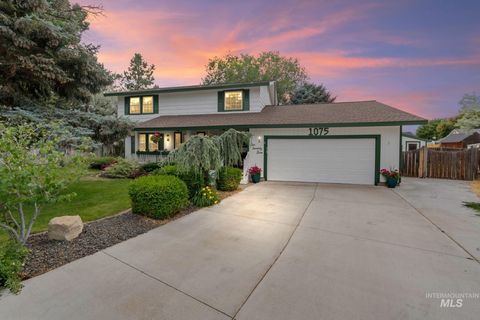 Photo of 1075 Teal Circle, Mountain Home, ID 83647 (MLS # 98949911)