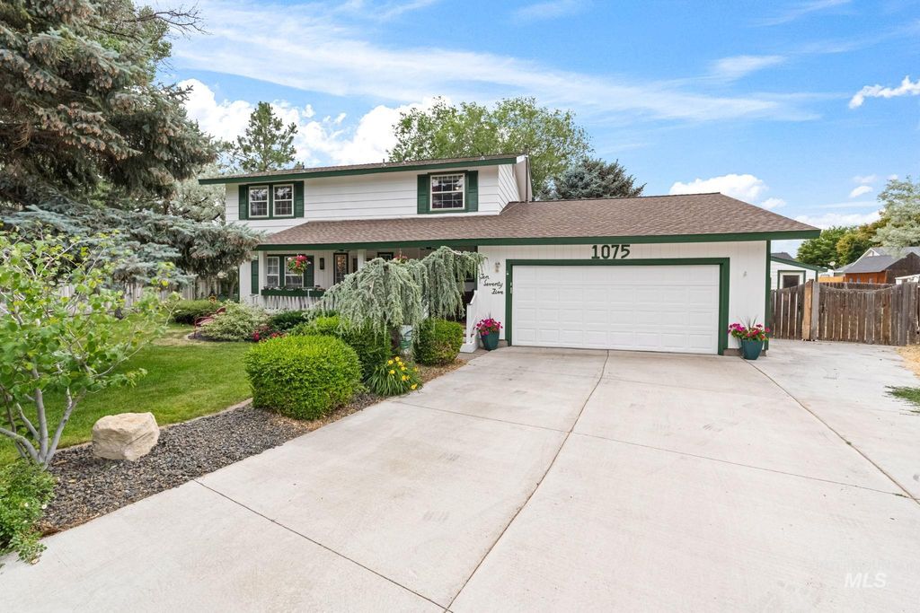 Photo of 1075 Teal Circle, Mountain Home, ID 83647 (MLS # 98949911)