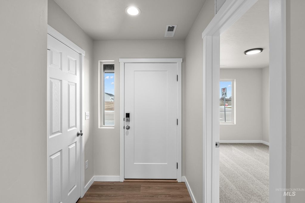 Photo of 867 Thunderbolt St, Mountain Home, ID 83647 (MLS # 98981841)