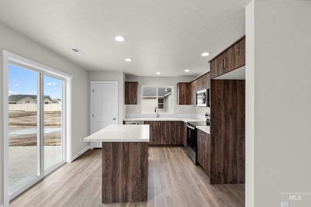 Photo of 867 Thunderbolt St, Mountain Home, ID 83647 (MLS # 98981841)