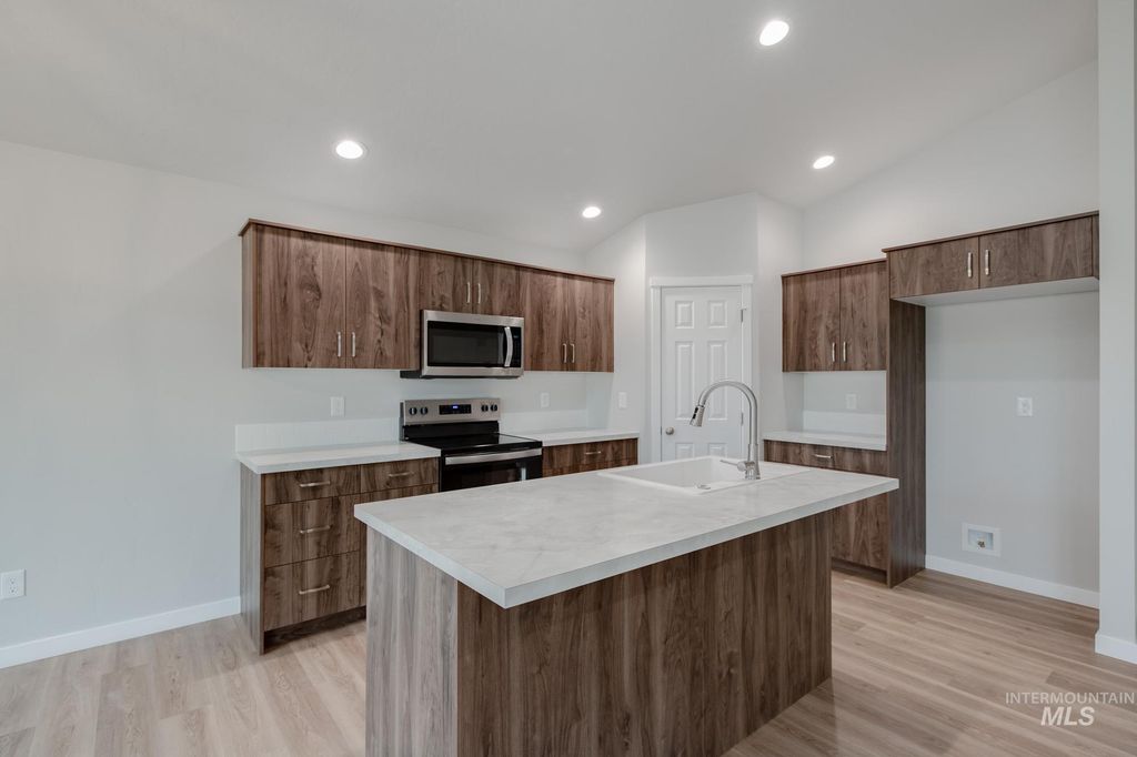 Photo of 3735 E Syracuse St, Nampa, ID 83686 (MLS # 98973331)