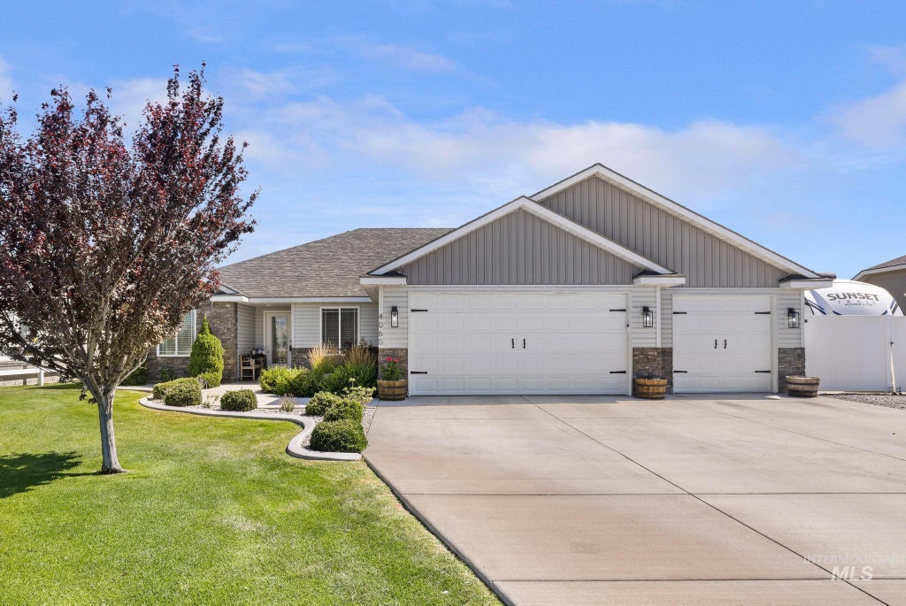 Photo of 4060 Mountain Vista Ln, Filer, ID 83328 (MLS # 98994363)