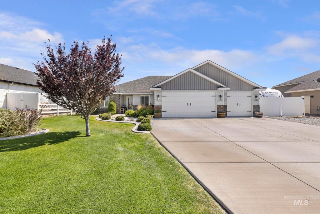 Photo of 4060 Mountain Vista Ln, Filer, ID 83328 (MLS # 98994363)