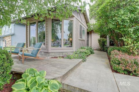 Photo of 398 Mango Dr, Eagle, ID 83616 (MLS # 98986200)
