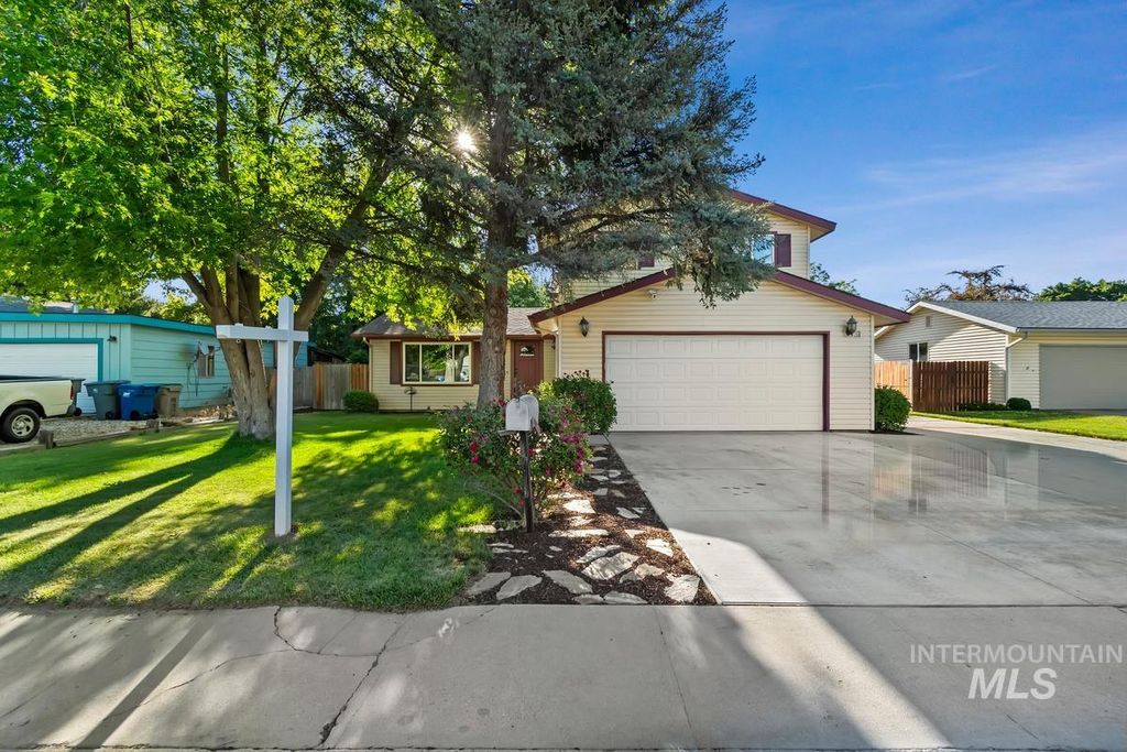 Photo of 2330 S Quicksilver St, Boise, ID 83705 (MLS # 98990257)